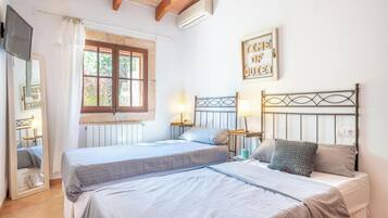 2 slaapkamers, een strijkplank/strijkijzer, gratis wifi, beddengoed