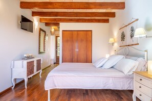 2 slaapkamers, een strijkplank/strijkijzer, gratis wifi, beddengoed