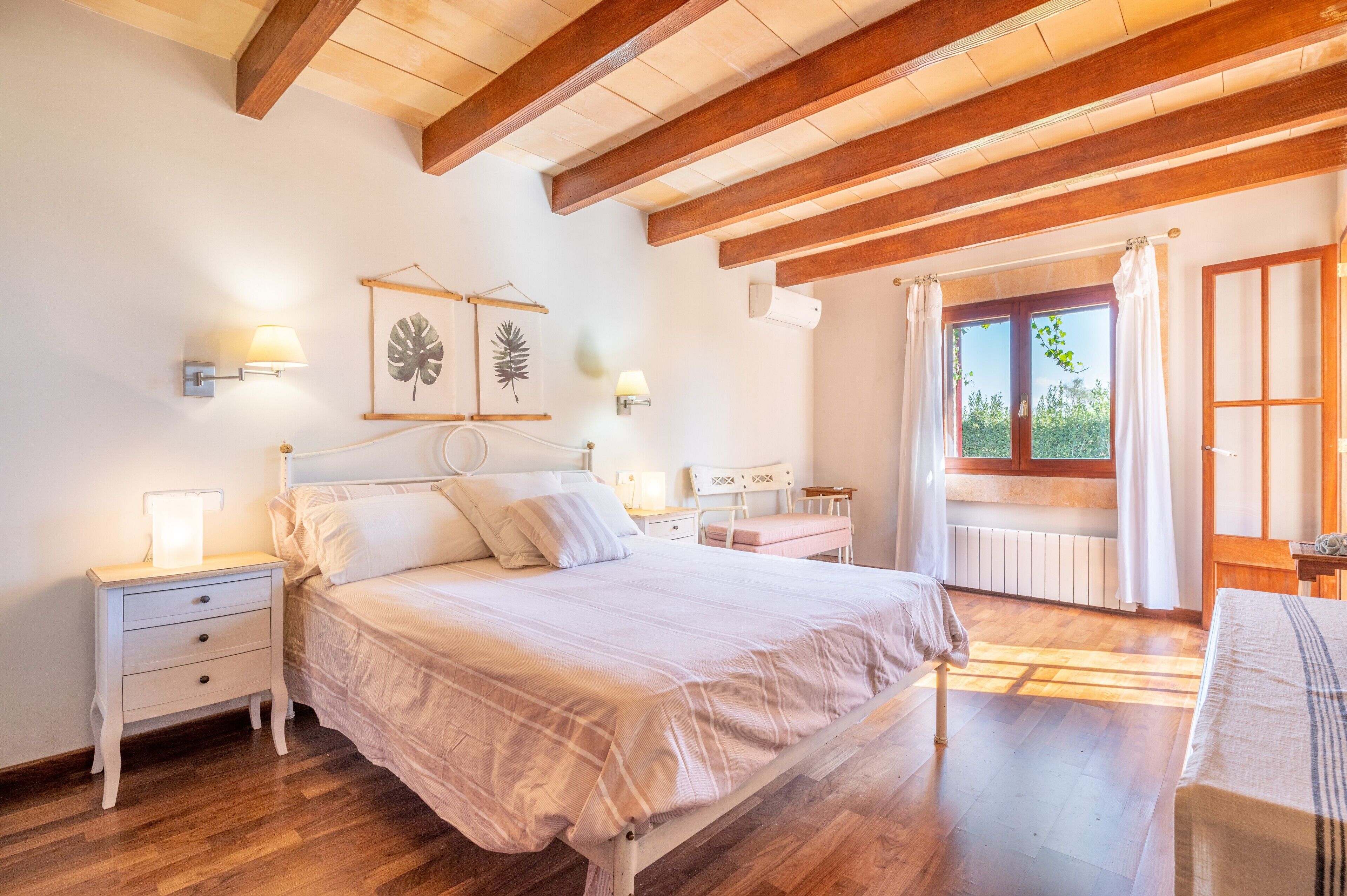 2 slaapkamers, een strijkplank/strijkijzer, gratis wifi, beddengoed