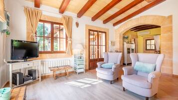 TV, fireplace, DVD player, stereo