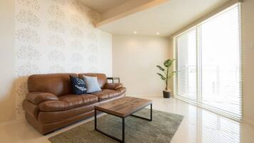 Grand blue 206, Non Smoking | Living area | 42-inch flat-screen TV with digital channels, TV