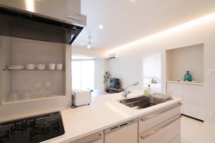 Grand blue 206, Non Smoking | Private kitchenette | Microwave, stovetop, dishwasher, electric kettle