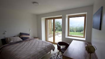 2 bedrooms, WiFi (free), bed sheets