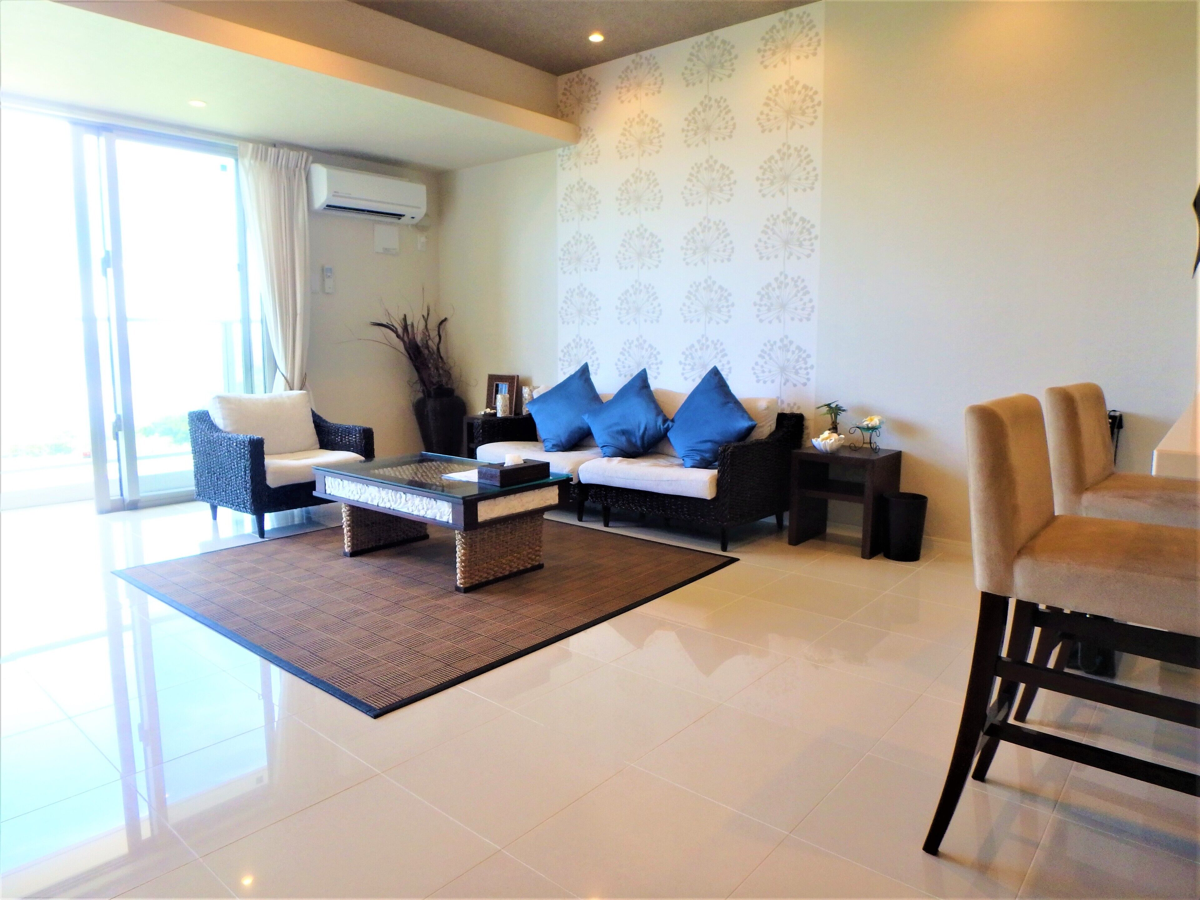 Grand blue 406, Non Smoking | Living area | 42-inch flat-screen TV with digital channels, TV