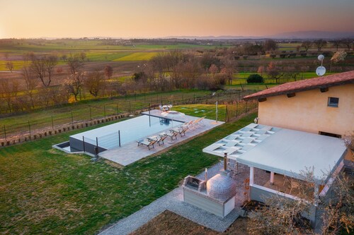 Independent villa near Cortona with 3 bedrooms. Private pool, A/C and Wi-Fi!
