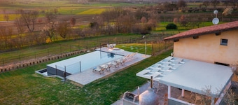 Independent villa near Cortona with 3 bedrooms. Private pool, A/C and Wi-Fi!