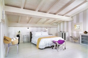 3 chambres, bureau, fer et planche à repasser, lit parapluie