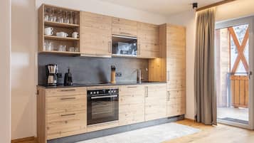 Kühlschrank, Mikrowelle, Ofen, Geschirrspüler