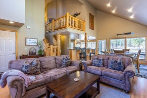 Télévision, cheminée, table de tennis de table