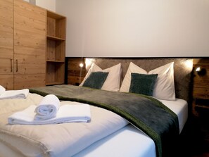 2 Schlafzimmer, Zimmersafe, kostenloses WLAN, Bettwäsche