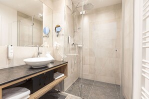 Dusche, Haartrockner, Handtücher