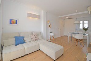 Living area - Alcúdia Sea - Modern apartment on the seafront in Alcúdia, Mallorca (Alcúdia)
