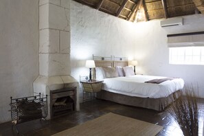 45 habitaciones, escritorio, internet y ropa de cama