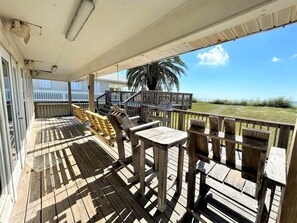 屋外ダイニングエリア