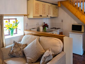 Cottage | Private kitchen | Cookware/dishes/utensils - The Stable (Fethard on Sea)