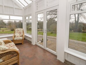 Cottage | Interior - 1 Tyn Y Caeau Apartment (Menai Bridge)