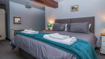 Cottage | 2 bedrooms, free WiFi, individually decorated, individually furnished