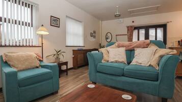 Cottage | Living area