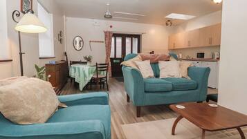 Cottage | Living area