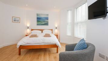 4 Schlafzimmer, individuell dekoriert, individuell eingerichtet