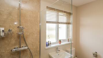 Cottage | Bathroom | Shower