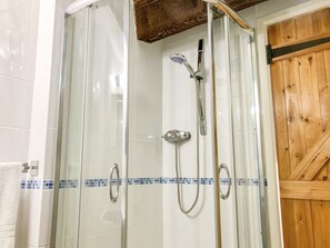 Cottage | Bathroom | Shower - Hillfort (Ruthin)