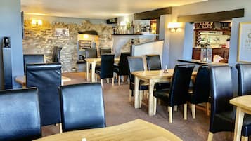 Cottage | Dining