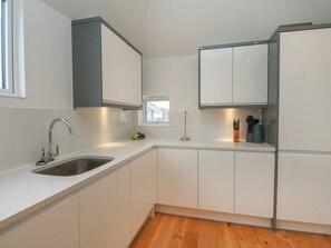 Chaumière | Cuisine privée | Réfrigérateur, four à micro-ondes, lave-vaisselle, bouilloire électrique