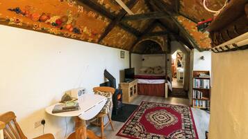 Cottage | 1 bedroom, individually decorated, individually furnished, free WiFi