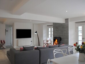 Cottage | Living area - Lower Court House (Salcombe)