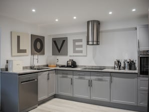 Cottage | Private kitchen - Lower Court House (Salcombe)