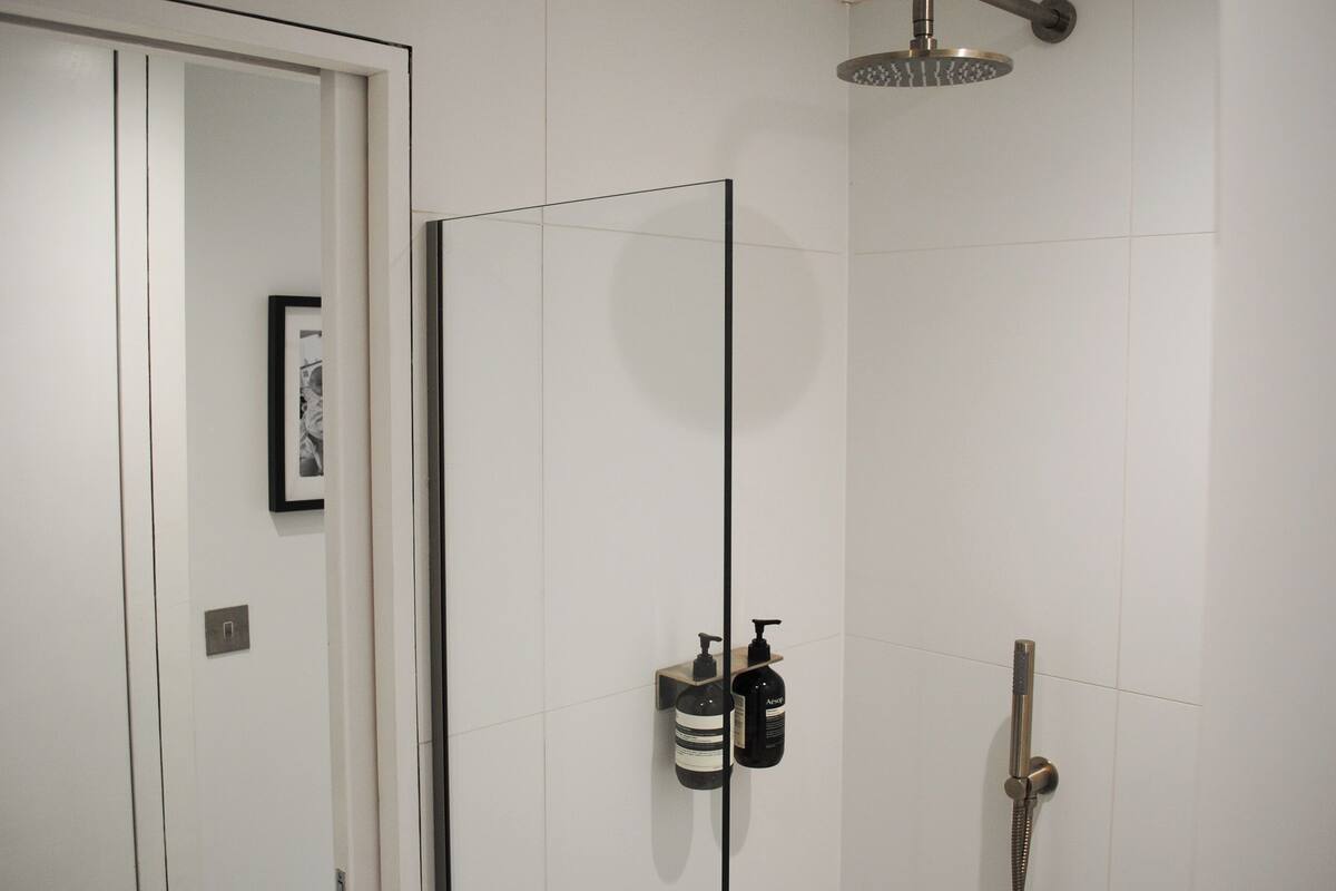 Cottage | Bathroom | Shower