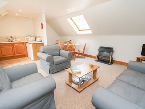Cottage | Living room | Fireplace