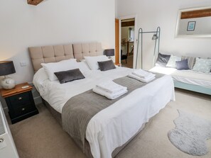 4 habitaciones, decoración personalizada y muebles diferentes