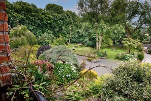 Cottage | Property grounds - Beech Cottage (Launceston)