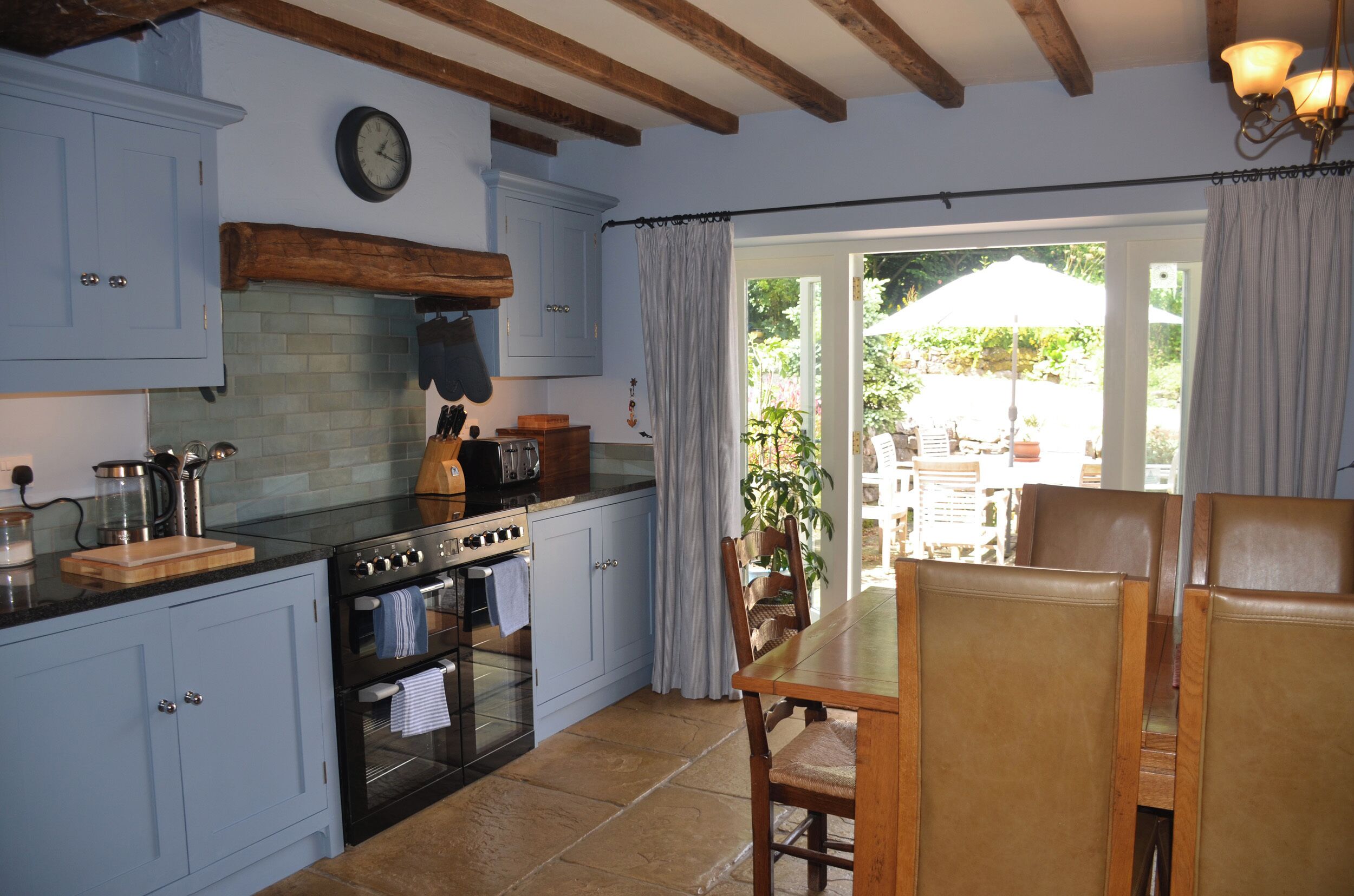 Cottage | Private kitchen | Fridge, dishwasher, electric kettle, toaster