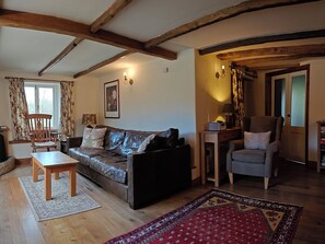 Cottage | Living area - Green Farm Stables (Ashbourne)