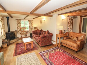 Cottage | Living area - Green Farm Stables (Ashbourne)