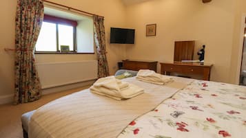 3 bedrooms, individually decorated, individually furnished, free WiFi