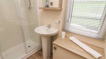 Cottage | Badkamer | Een douche