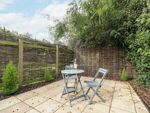 Cottage | Outdoor dining - The Coach House Apartment (Tewkesbury)