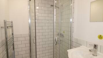 Cottage | Bathroom