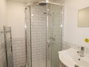 Cottage | Bathroom