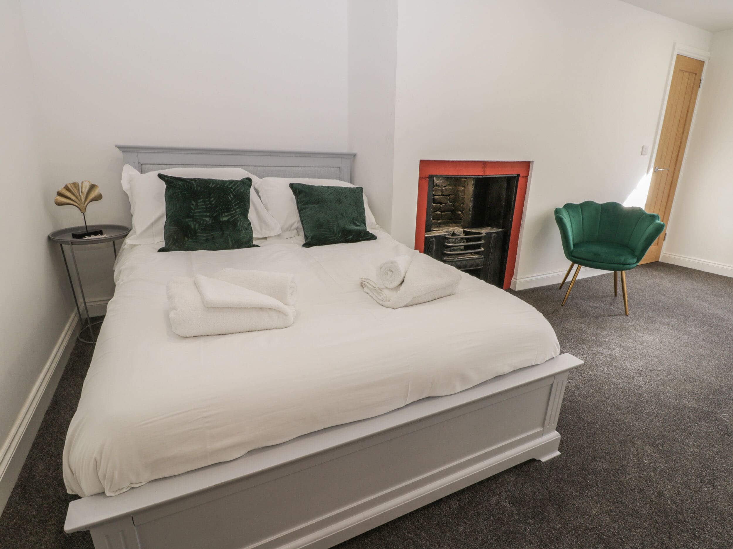 4 habitaciones, decoración personalizada y muebles diferentes 