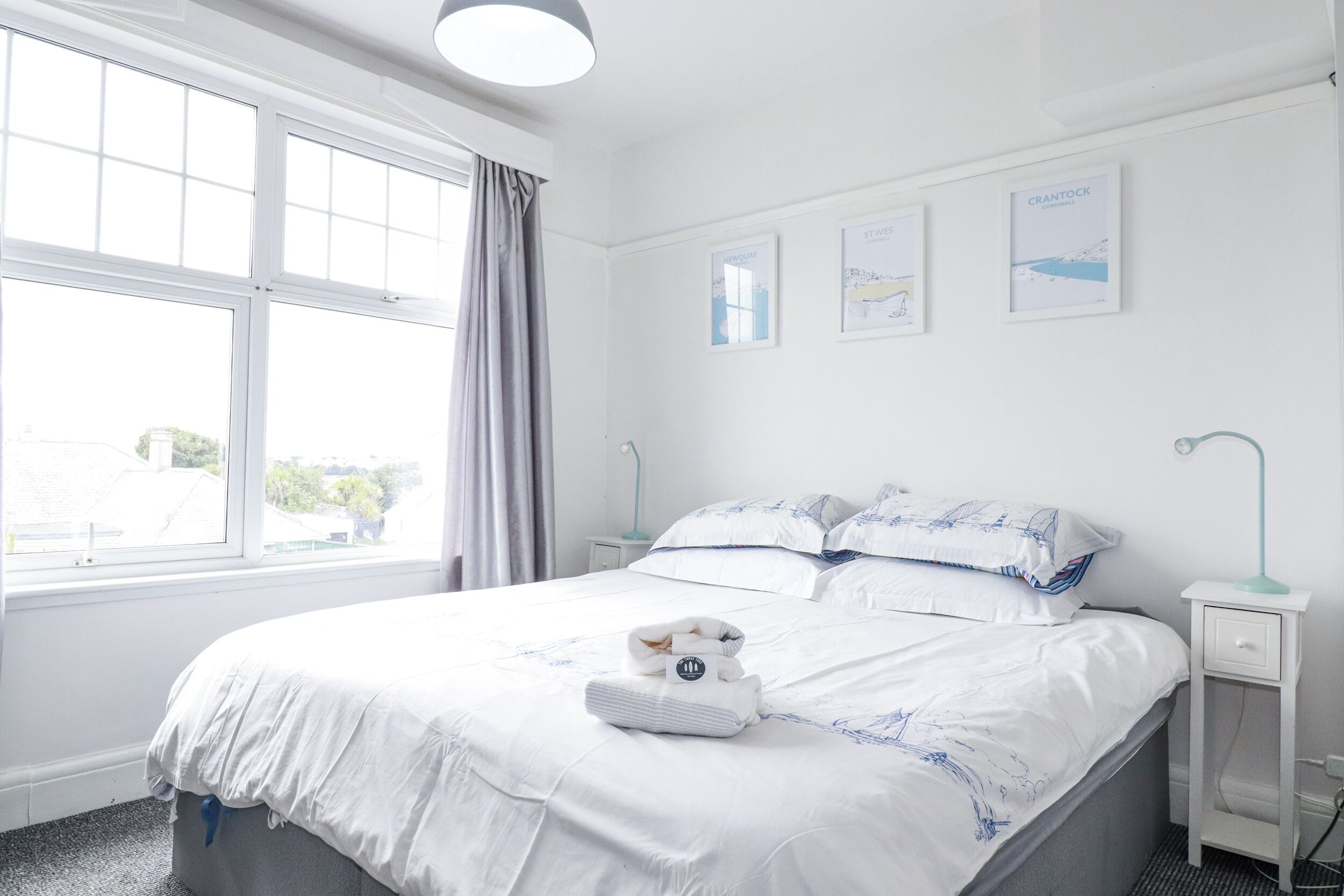 8 quartos, individualmente decorados, individualmente mobiliados