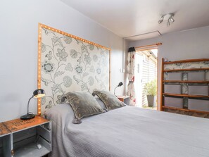 1 bedroom, individually decorated, individually furnished, free WiFi