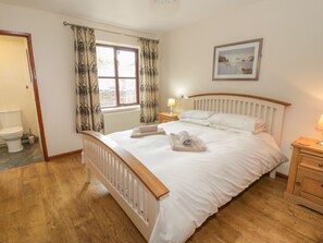 Cottage | 2 bedrooms, individually decorated, individually furnished, free WiFi