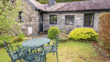 Cottage | Outdoor dining