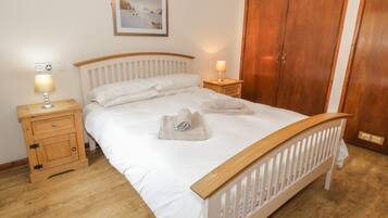 Cottage | 2 bedrooms, individually decorated, individually furnished, free WiFi