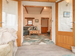 Cottage | 2 bedrooms, individually decorated, individually furnished, free WiFi